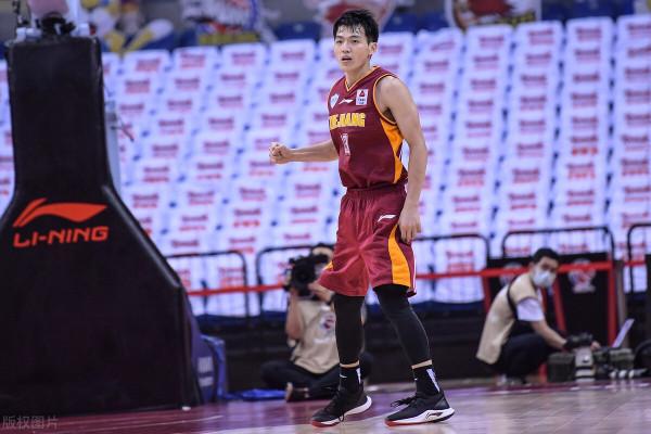 吳前的故事：被稱為中國庫裡，放棄富二代盼冠軍，打球乾淨球品好