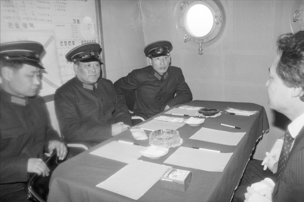 1985年，2名水兵槍殺6名戰友，劫持魚雷艇叛逃韓國，結局如何？