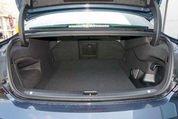 沃爾沃也有“西裝暴徒”，5.1秒就能破百，氣場也很強