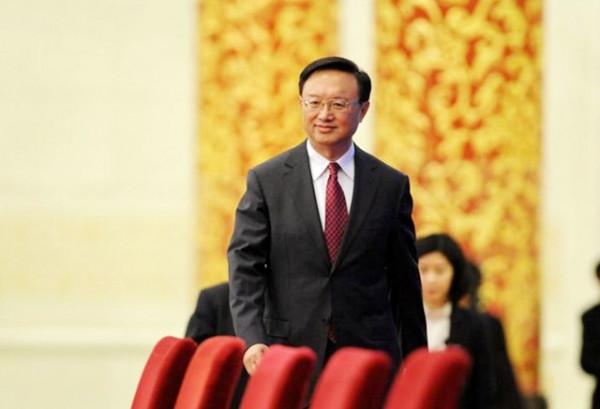 中美撞機後，楊潔篪懟得美國輿論逆轉，令過半美國人要求政府道歉