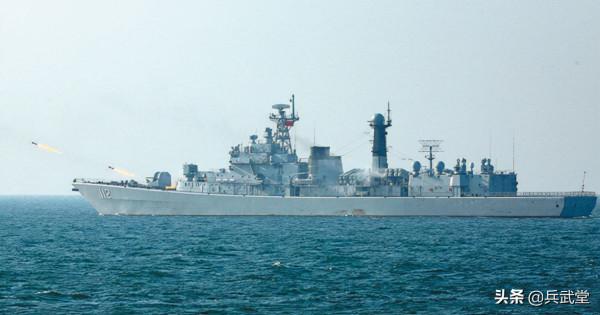 曾經的中華第一驅逐艦052？大量用西方裝置，雙機庫造價不低於055