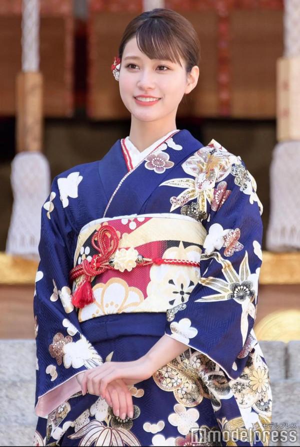 生見愛瑠拍攝成人禮寫真，爆料“媽媽很嚴厲但我想成為那樣的人”