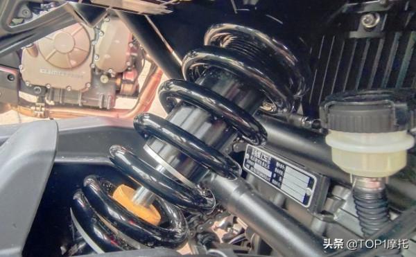 國產小排量雙缸跑車新標杆 QJMOTOR賽350雙碟版實拍 國產小排量雙缸跑車新標杆 QJMOTOR賽350雙碟版實拍