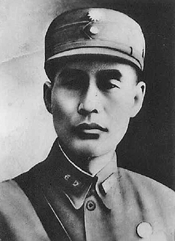 1938年，在活捉過蔣介石的劉桂五追悼會上，老蔣送輓聯：思猛士