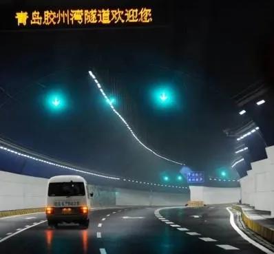 北京遊客穿羽絨服開敞篷車，去青島看透明的海底隧道？是個好建議
