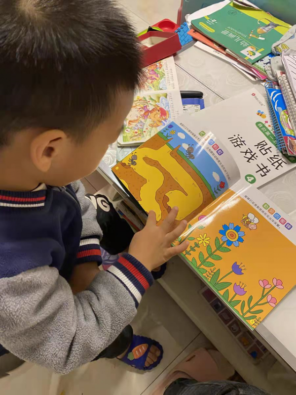 退休老教授每天帶娃玩,媽媽不滿,娃上學後的超強專注力讓人歎服 退休老教授每天帶娃玩,媽媽不滿,娃上學後的超強專注力讓人歎服