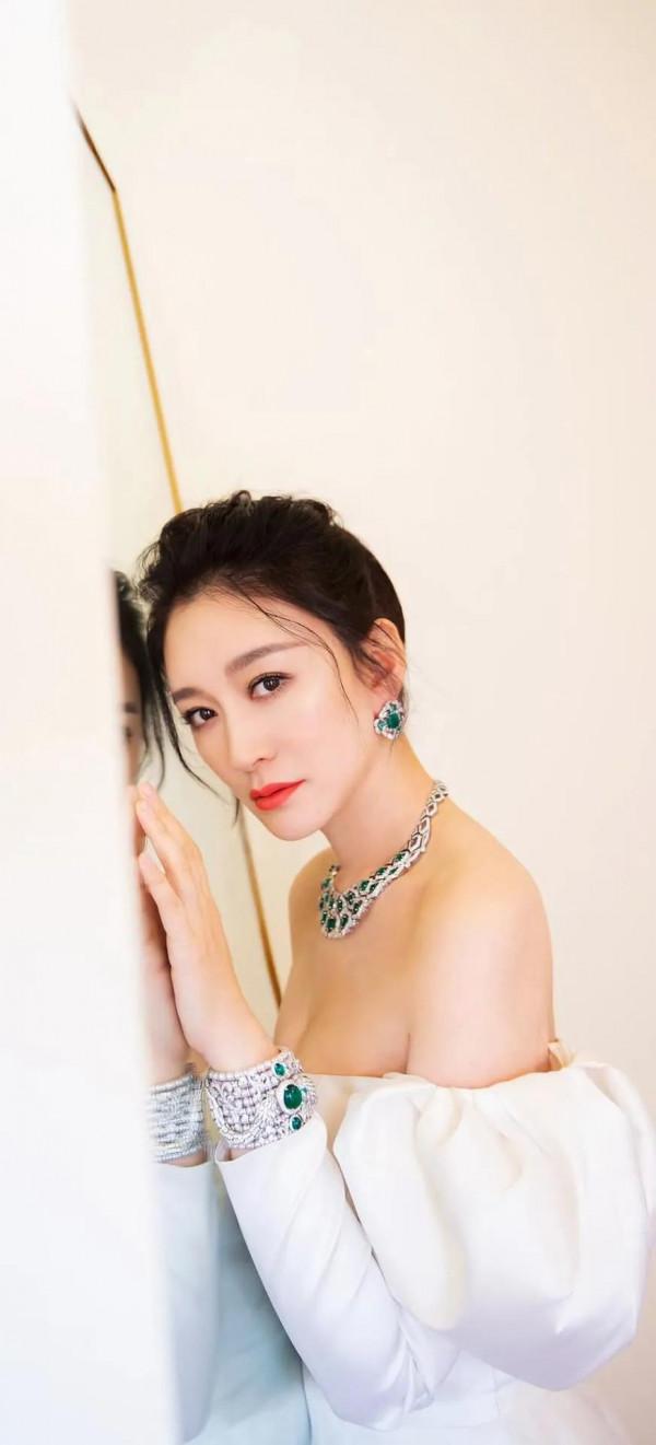 明星 李小冉 魅力無限，笑容迷人