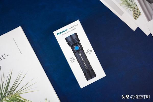 功能超強的手電：3D轉輪+無極調光+超高亮度，傲雷探索家3 Pro評測