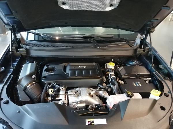 Jeep自由光：2.0T動力爆265馬力，採埃孚進口9AT，適時四驅，香？