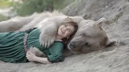 1968年，雄性黑熊突然扛走女獸醫，她經歷了什麼？