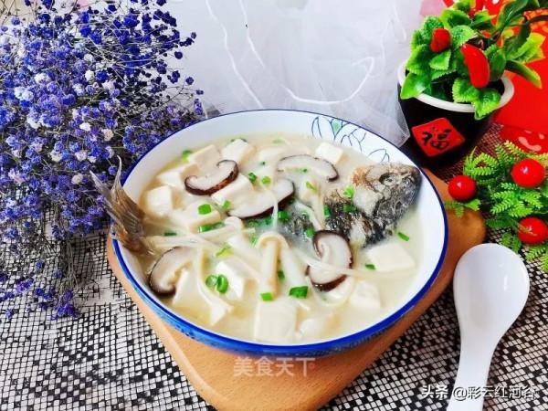 鯽魚菌菇豆腐湯：營養豐富，味道鮮美極了