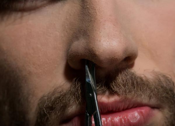 “鼻毛變白”是衰老前兆嗎？其實還有其他可能，男性朋友們多注意