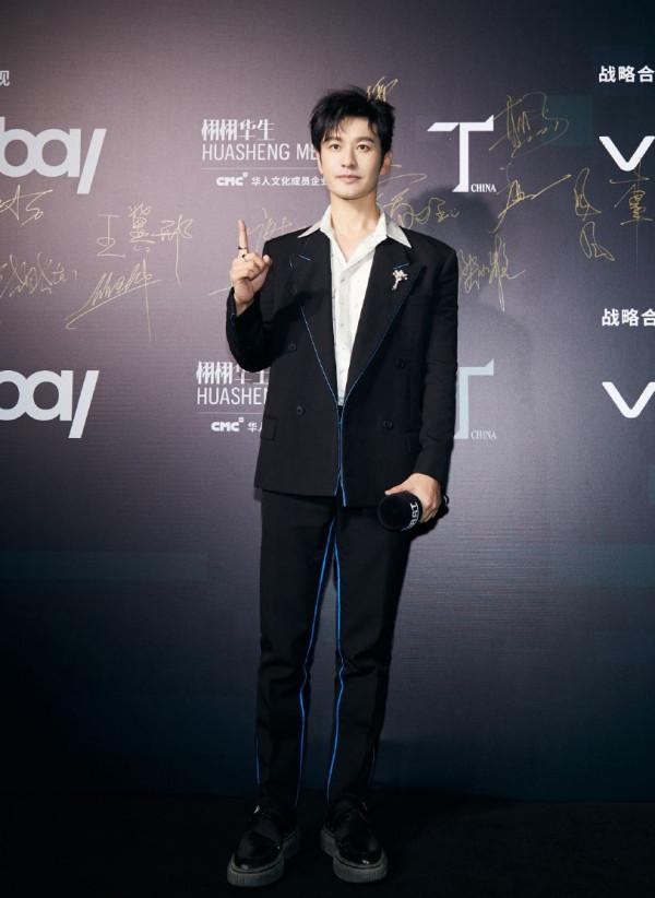 黃曉明還真會穿,衛衣+羊羔毛外套盡顯潮流,秋季他喜歡這些造型 黃曉明還真會穿,衛衣+羊羔毛外套盡顯潮流,秋季他喜歡這些造型