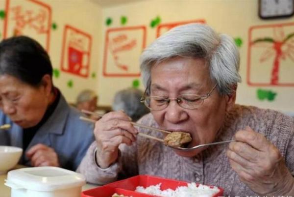 11國研究：吃肉多的老人，反而更加長壽？老年人天天吃肉行嗎？