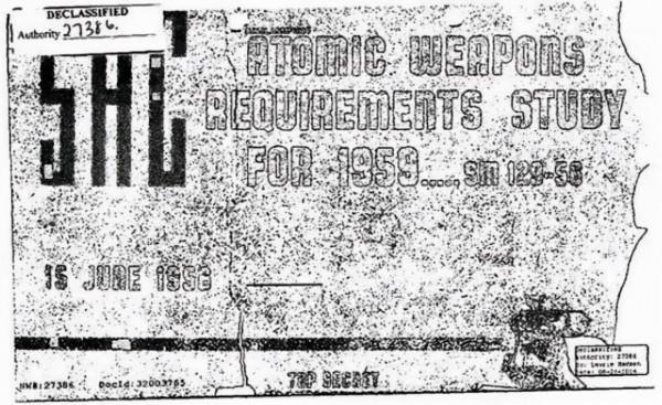 1964年10月13日,我國第一顆原子彈爆炸前三天,戈壁中出現了國軍 1964年10月13日,我國第一顆原子彈爆炸前三天,戈壁中出現了國軍