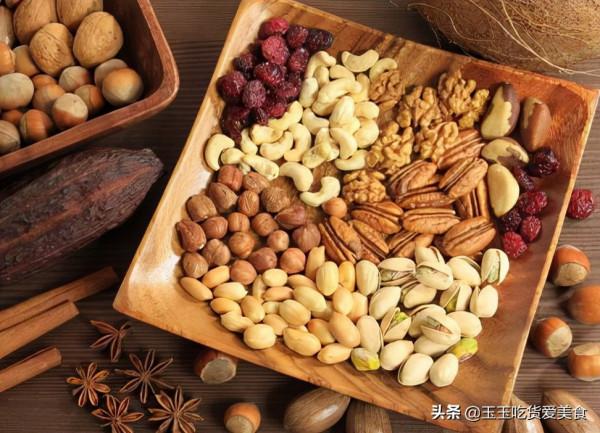 過年買零食，優先選擇這四種，價格便宜又解饞，招待客人倍有面兒