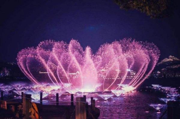 西湖遊記（詩一首，唯美生動）