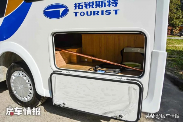 福特新全順房車,小頂設計透過性好,空間不錯適合一家3口人住 福特新全順房車,小頂設計透過性好,空間不錯適合一家3口人住