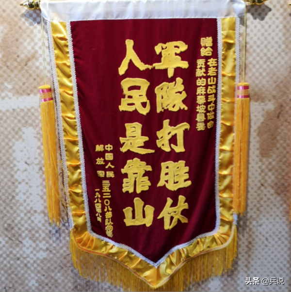 老山作戰，中學生到野戰醫院拉回3000件軍裝，含淚洗血衣