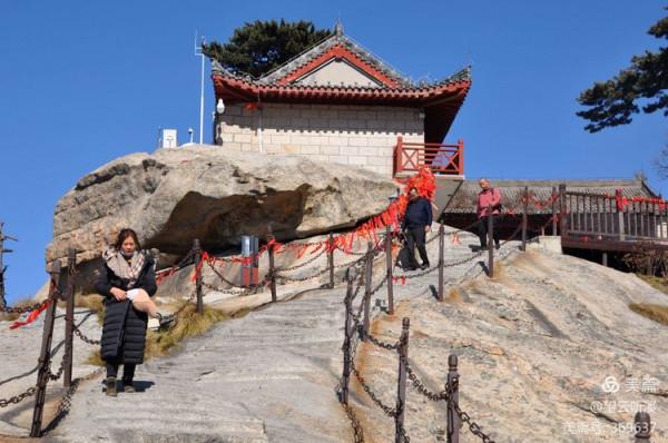 乘坐西峰索道上華山