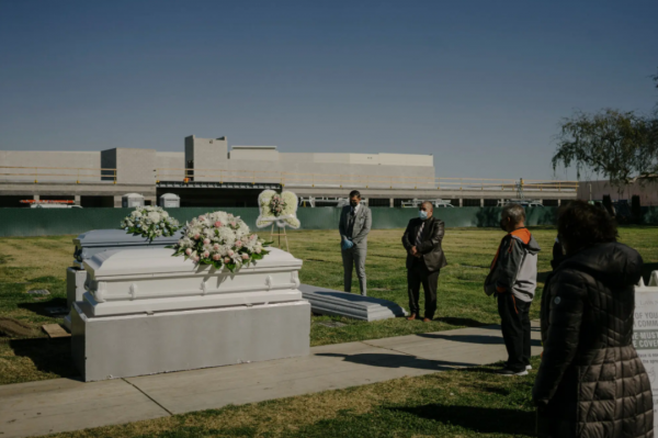 美國疫情魔幻!老年人慘被“犧牲”?80萬新冠死者,老人竟佔65萬 美國疫情魔幻!老年人慘被“犧牲”?80萬新冠死者,老人竟佔65萬