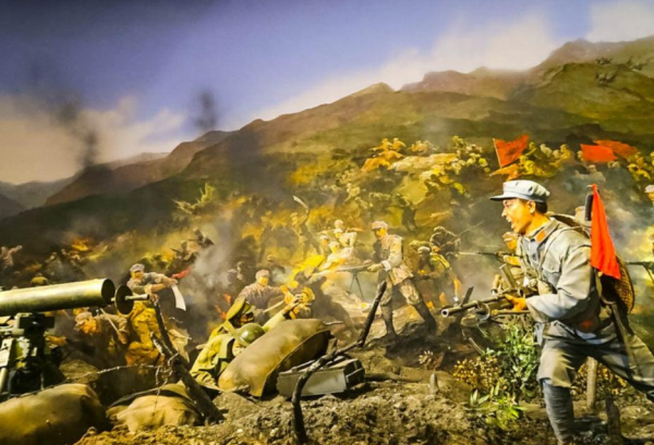 抗戰時,衛立煌會見徐向前,笑言:好險,5年前差點被你活捉 抗戰時,衛立煌會見徐向前,笑言:好險,5年前差點被你活捉