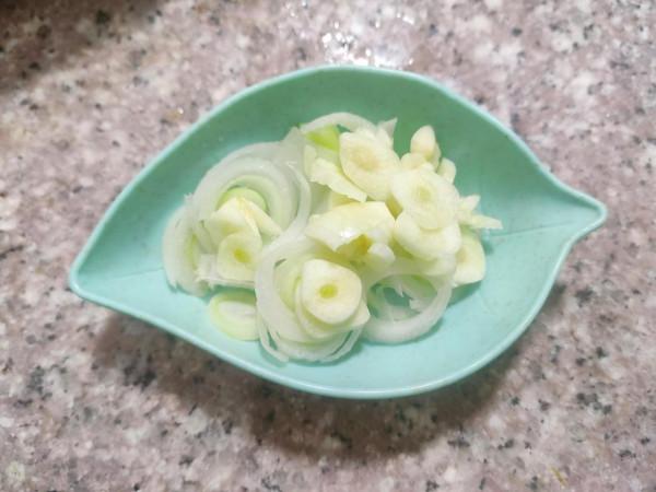 泡麵別在泡著吃了,教你3分鐘做一份炒泡麵,秒殺路邊攤燒烤店 泡麵別在泡著吃了,教你3分鐘做一份炒泡麵,秒殺路邊攤燒烤店