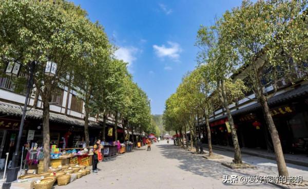 曾經遊人如織的四川古鎮,300家飯店賓館,如今街道上游客稀少 曾經遊人如織的四川古鎮,300家飯店賓館,如今街道上游客稀少