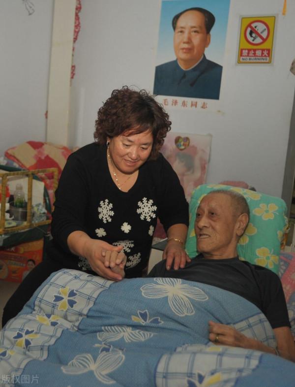 76歲老人哭訴:我有6個孩子,不缺人養,我唯一心願就是快點走 76歲老人哭訴:我有6個孩子,不缺人養,我唯一心願就是快點走