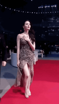 一做表情就幻滅的美女明星：迪麗熱巴顯油膩，baby活在靜態圖裡