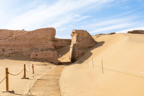 額濟納不只是有胡楊林,還有一段魔幻的歷史,請記住這個強盜 額濟納不只是有胡楊林,還有一段魔幻的歷史,請記住這個強盜