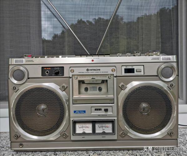 介紹一種日立 雙UV表4波段收音機 行動式錄音機 TRK-8180和TRK-8181