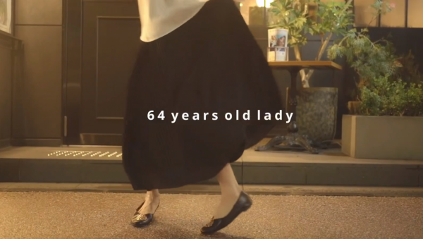 見過64歲的“少女”嗎？這位奶奶做到了極致，時髦優雅一眼驚豔