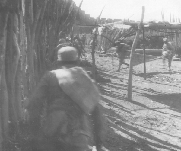 馬步芳妄圖死守六盤山，解放軍四百門大炮炸爛其美夢