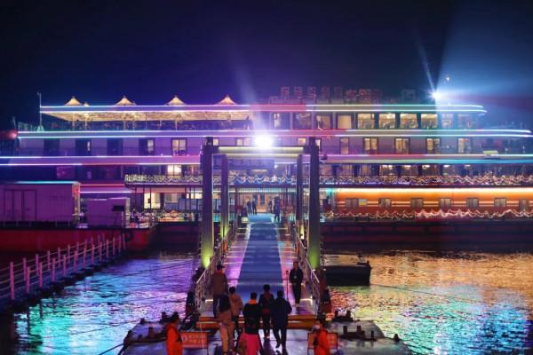 宜昌旅行最不容錯過:夜遊長江,翻越葛洲壩,現實版的水漲船高 宜昌旅行最不容錯過:夜遊長江,翻越葛洲壩,現實版的水漲船高