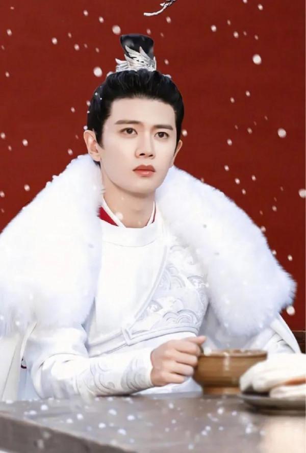 誰說大紅太俗氣?這6位紅衣造型又酷又颯,歪頭殺邪媚直擊觀眾心 誰說大紅太俗氣?這6位紅衣造型又酷又颯,歪頭殺邪媚直擊觀眾心