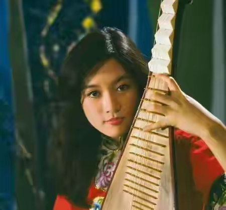 呂秀菱，號稱林青霞接班人，32歲退圈，嫁給華納高層，至今無子女