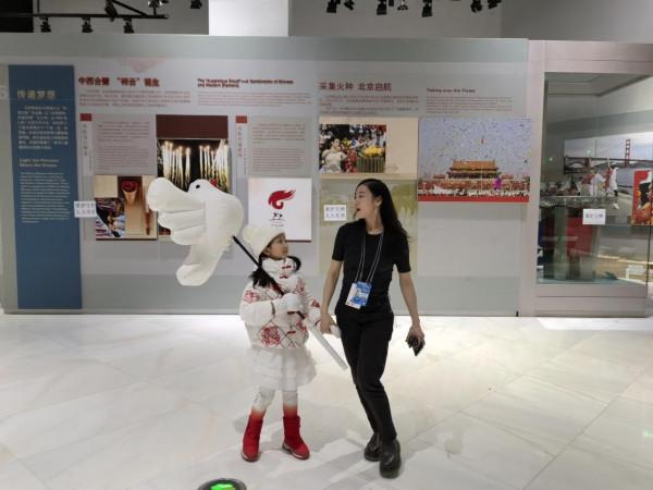 開幕式上的每位舞者 都是一片雪花