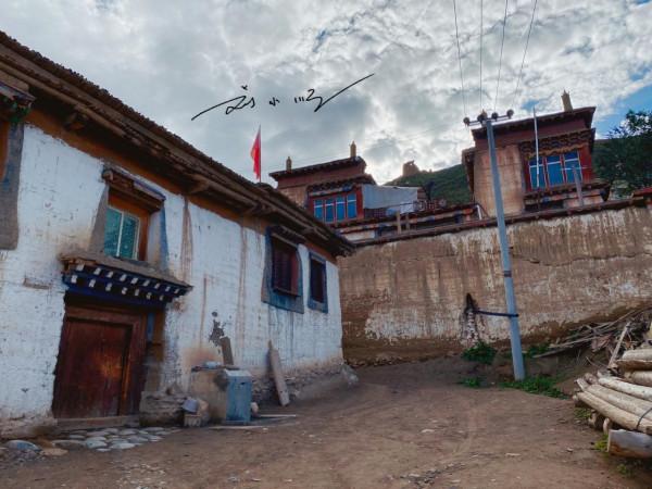 西藏昌都的小眾古鎮，還有一段古長城，知名度卻不高，遊客還不多