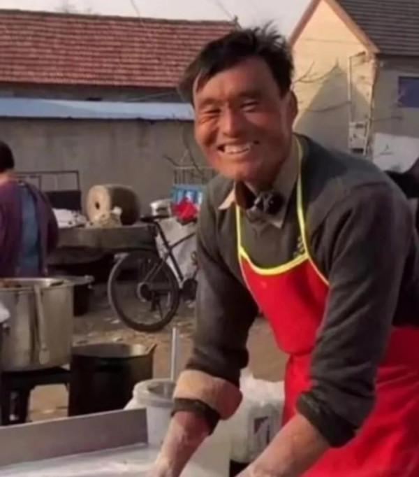 “網紅奇蹟”拉麵哥，大紫大紅後選擇隱退繼續賣3元一碗的拉麵