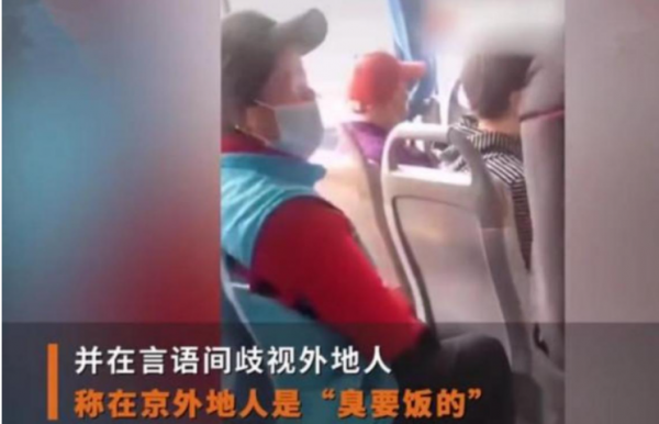 他自稱溥儀堂弟，穿黃衣、束清辮，為保留祖先傳統，向國家要故宮