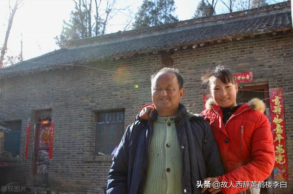 30年前收養的棄嬰，大學畢業卻要和養母斷絕關係，女兒：我沒有錯