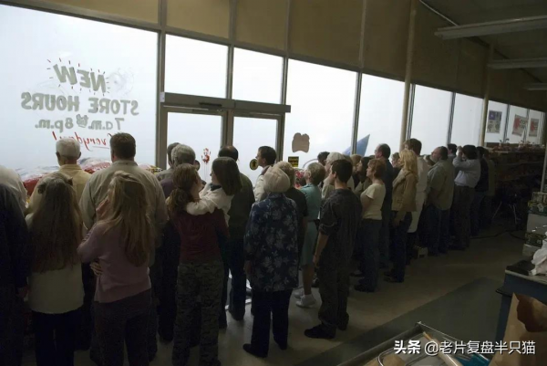 “絕望”到令人窒息的《迷霧》,還藏著“七宗罪”,你找到了嗎? “絕望”到令人窒息的《迷霧》,還藏著“七宗罪”,你找到了嗎?