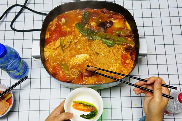 輕鬆控溫,全家共享:利仁多功能分體式電火鍋體驗 輕鬆控溫,全家共享:利仁多功能分體式電火鍋體驗