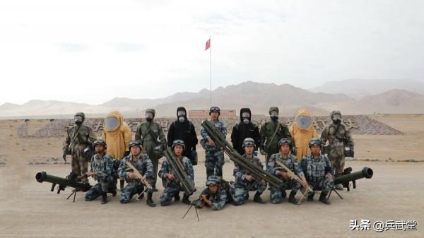 國產新型防暴榴QLL12亮相？唧筒式發射原理，工兵現在也有重武器