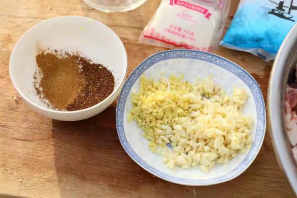 30年肉店老闆教你在家做灌香腸，做法簡單，一次就成功