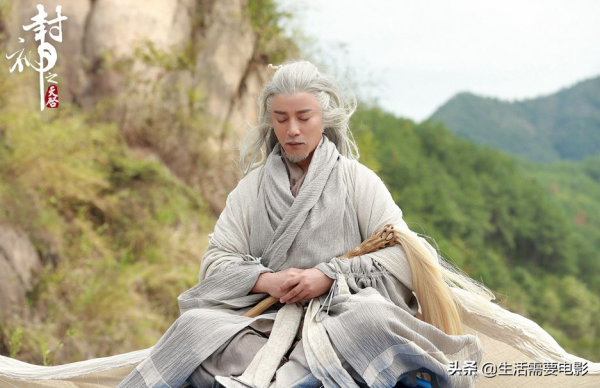 被稱為&OpenCurlyDoubleQuote;大俠專業戶&rdquo;，出道30年從無緋聞，謝曉峰到鄧太阿依舊帥