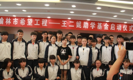 王二妮：22歲成名，29歲嫁初戀農村丈夫，被婆家寵成小公主