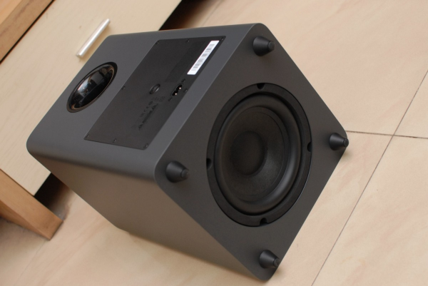 “小”升級,大享受:JBL Bar 2.1 compact 家庭影院體驗 “小”升級,大享受:JBL Bar 2.1 compact 家庭影院體驗