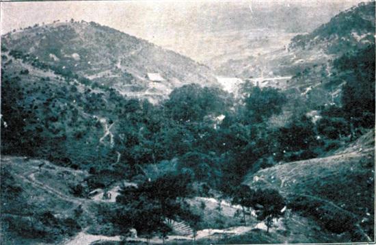 廣州白雲山的老照片，除了墳墓，看著還是挺有野外荒野的感覺